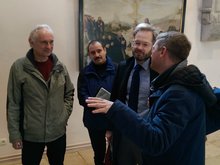 MdB Jan Korte im Gespräch mit Kirchenmeister Bernhard Naumann und Pfarrer Dr. Johannes Block