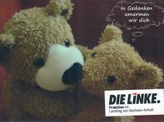Postkarte_front.jpg Bild: zwei Teddybären, die sich umarmen und küssen